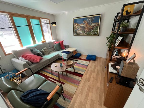 Spacious 3BR near Gwangalli Beach, with private balcony, rooftop, mountain views & sea breeze.