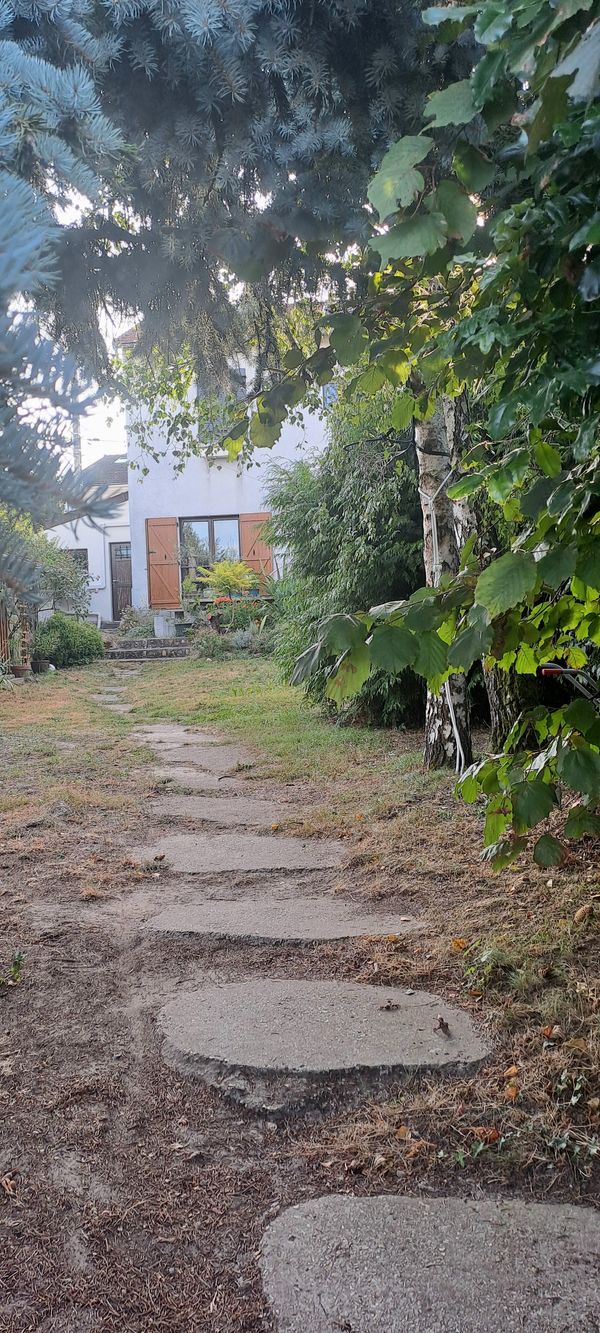 Grande maison, avec terrasse et jardin, proche Paris
