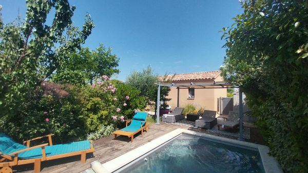 "au coeur du parc régional du Mont Ventoux" "Provence, soleil, vins et cigales" gite 6 pers piscine!