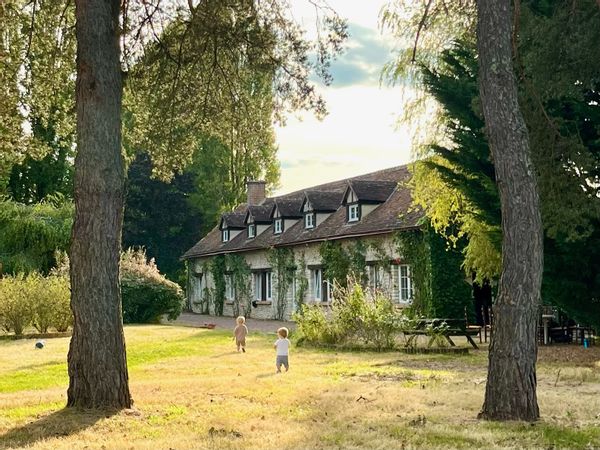 Longère 4hectare 1h30 Paris 15 pers. avec piscine chauffée, étang privé et ancien terrain de tennis.