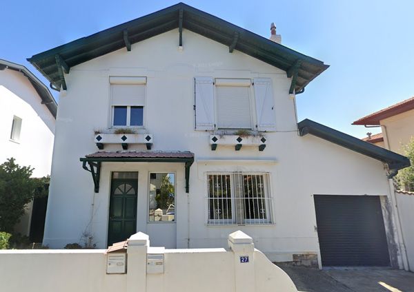 I always welcomed people home with CouchSurfing. As I've 2 kids, I now wish to experience HomExch