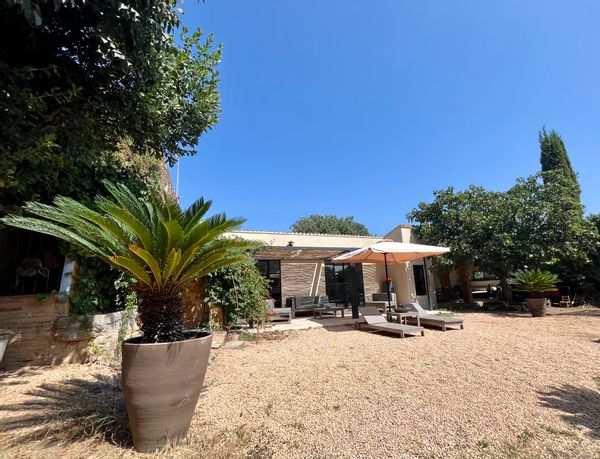 Casa independiente en pleno Empordà, en el pueblo más antiguo de Catalunya, ciudad Íbera S. VI a.C.