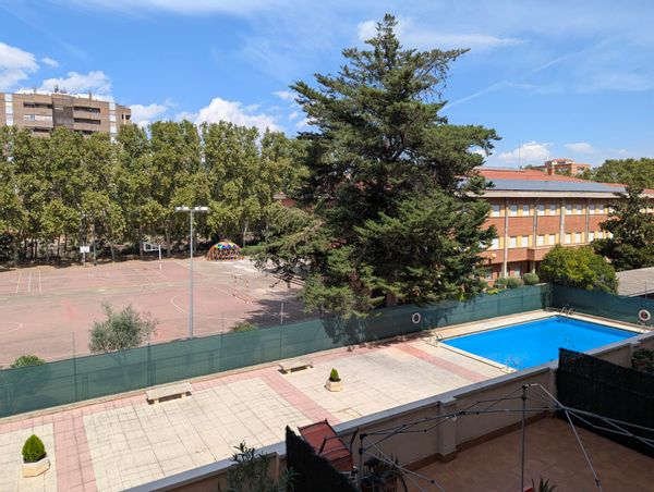 Appartement de deux chambres dans un quartier central mais calme de Logroño.