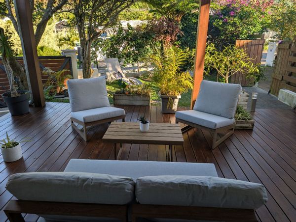 La maison avec 2 chambres Séjour cuisine de 50 M2 donnant sur une véranda de 20 M2.