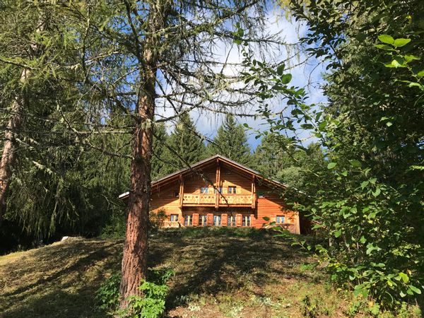 Chalet avec vue sur le massif des Diablerets.
