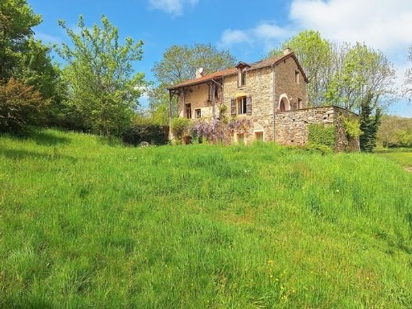 Maison de caractère avec piscine, entre nature et Cluny