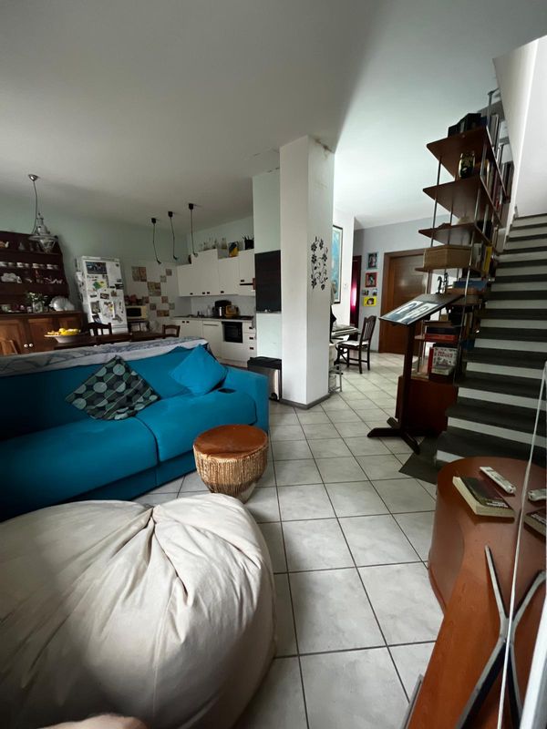 Bright and spacious apartment with terrace- just outside Florence.