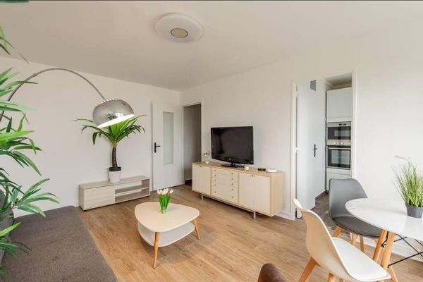 Appartement lumineux avec une très belle vue sur espace vert, situé a 5 mn du métro a pied