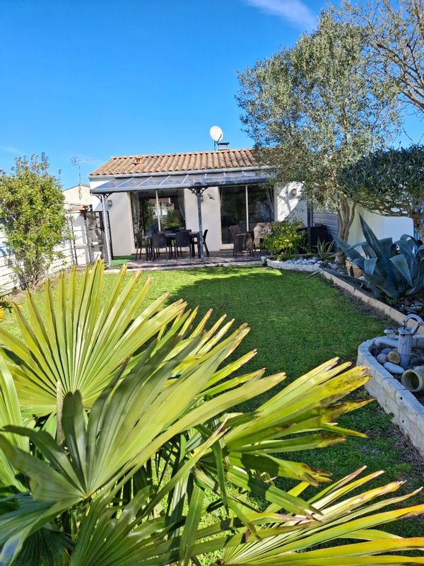 villa bord de mer avec 4 chambres et 4 sdb  belle pièce  espaces extérieurs....