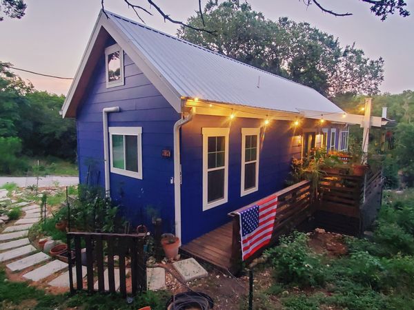 Tranquile Treehouse Hill Country Retreat