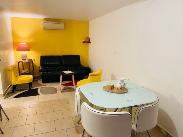 Petite maison à la campagne avec ânes et poules au coeur des Landes et proche des Pyrénées.