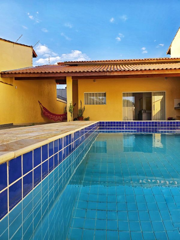 Pequena e encantadora casa com piscina perto da praia