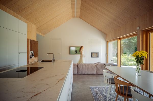 Unser Haus im Grünen ist eine perfekte Mischung aus Minimalismus und zeitlosem Design. Nürnberg