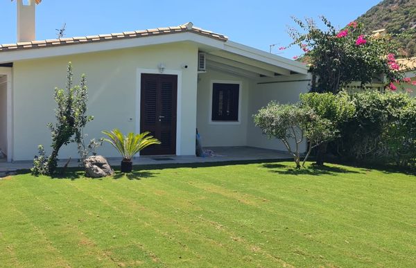 Villetta indipendente a Cala Pira, a 100 metri dal mare