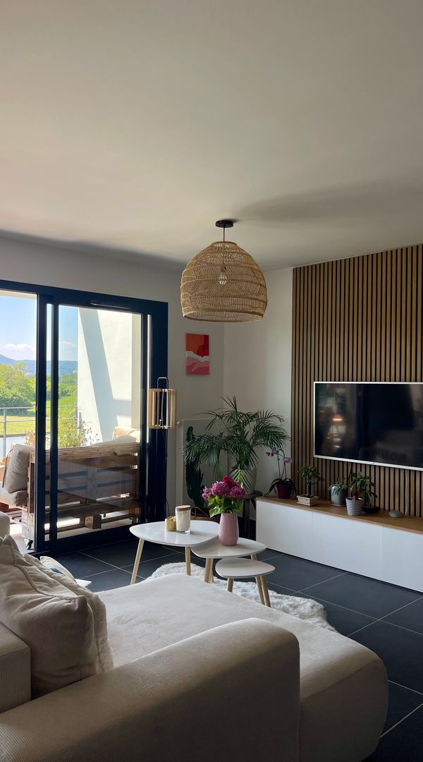 La maison de Camille, proche du centre ville d’Annecy et au calme avec une vue sur les champs