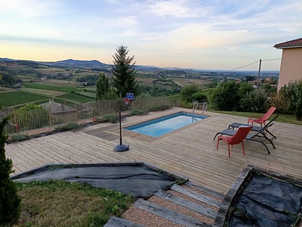 Maison 4/6 personnes en plein cœur du Beaujolais et des fameuses pierres dorées avec vue d'exception