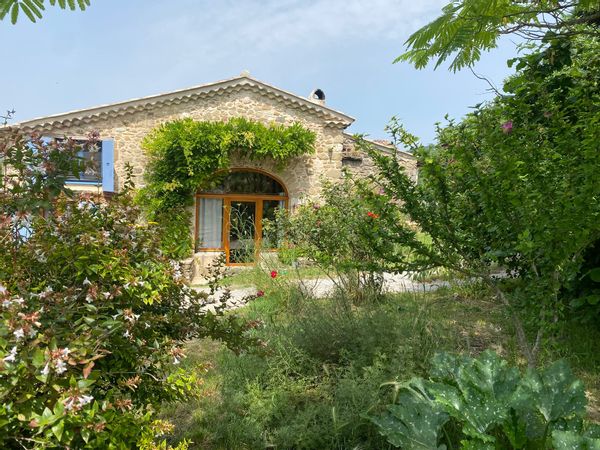 Maison charmante en pierre en Drôme provençale