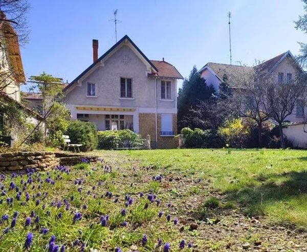 Maison 5 chambres - jardin, piscine, parking - dans Roanne. Cadre idéal en famille ou entre amis.