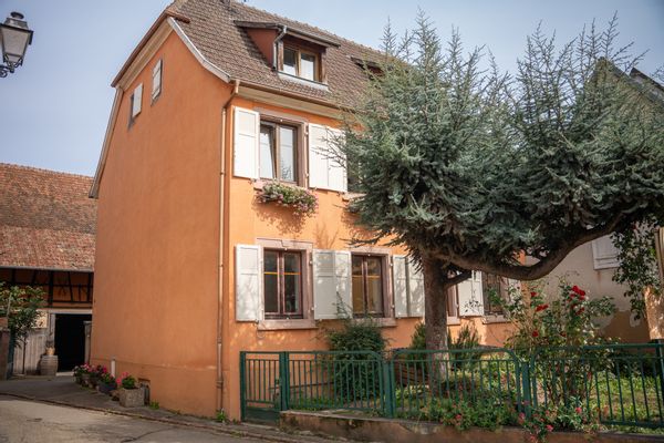 La maison de Sophie est une ancienne maison de vigneron récemment rénovée créant un cadre chaleureux