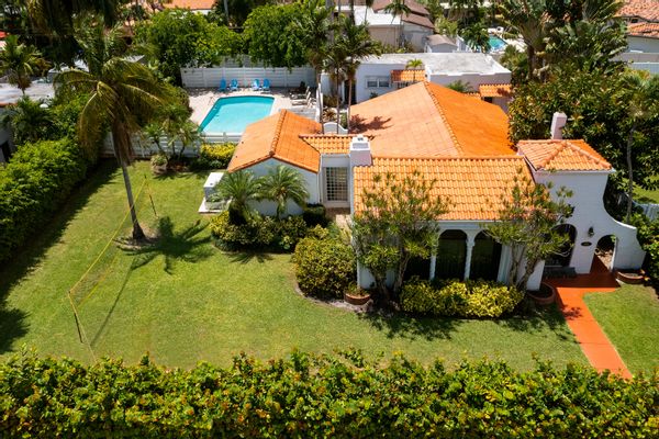 Historical Beach renovated Villa at Hollywood Beach