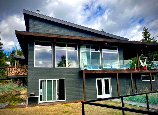 Maison avec vue imprenable sur les montagnes de Charlevoix et le fleuve.