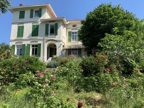 La maison de Christine : grande et belle maison familiale dans belle région nord Ardèche.