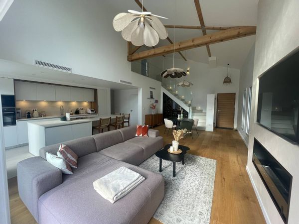 Villa familiale neuve avec jardin et piscine à Bayonne