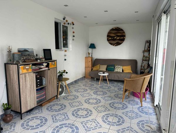 Bas de villa vue campagne et mer