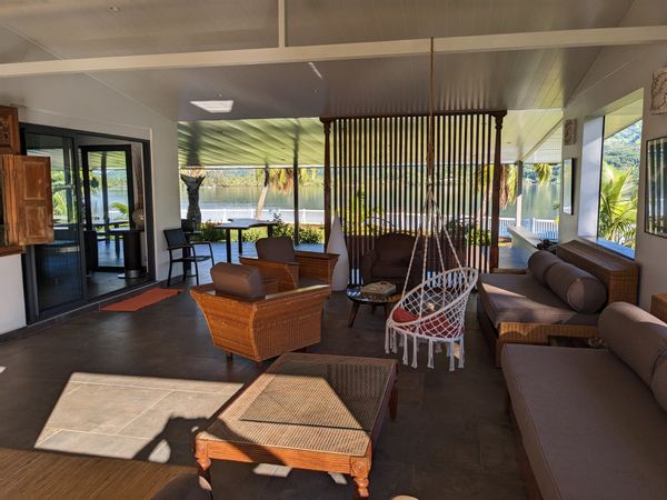 Claudine, Titainas hus