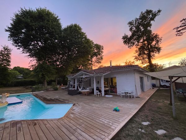 Maison familiale avec piscine et grand jardin ombragé situé entre Bordeaux et le bassin d'Arcachon
