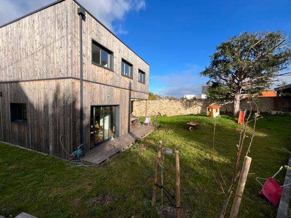 Maison neuve en bois, à deux pas de la mer