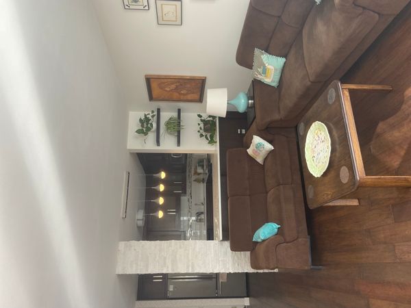 Amanda’s condo. A bright, spacious, quiet retreat. Walk to shops and Wascana Park.