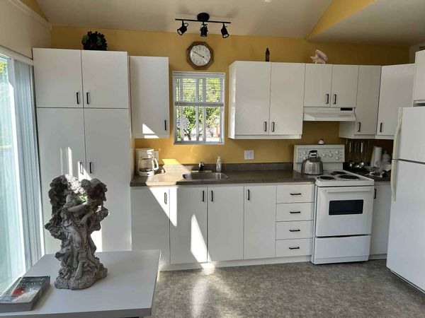 La maison de Helene( refuge au fil de l eau )