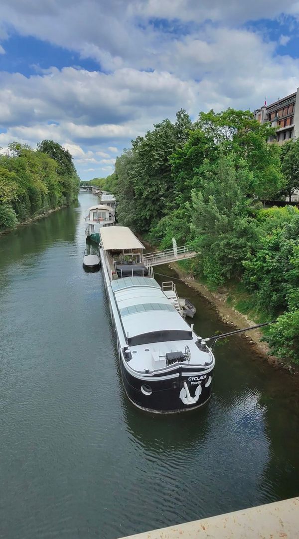 Péniche sur la Seine