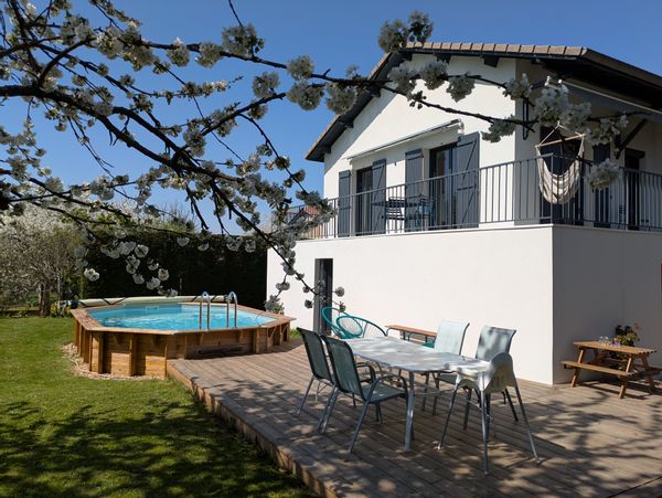 Maison familiale dans les Monts d'Or avec piscine