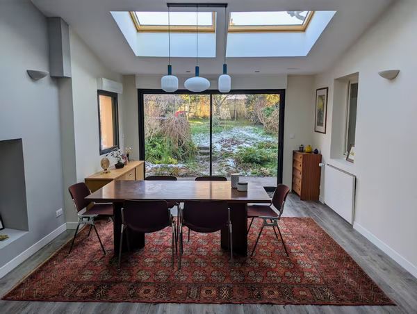 La chambre privée de Céline à 25 min de Paris en RER.