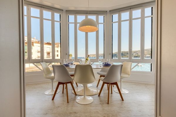 Apartamento modernista en primera línea de mar – Cadaqués