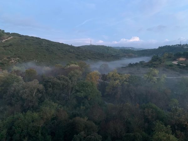 Studio indépendant privé avec vue imprenable sur la garrigue avec piscine privée en été