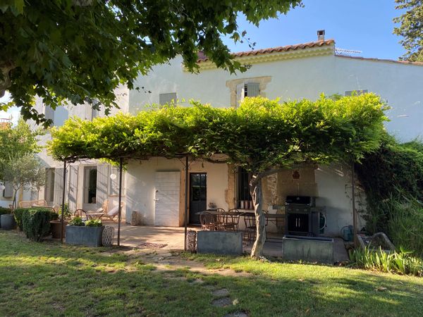 Mas provençal Arles Camargue proche Alpilles