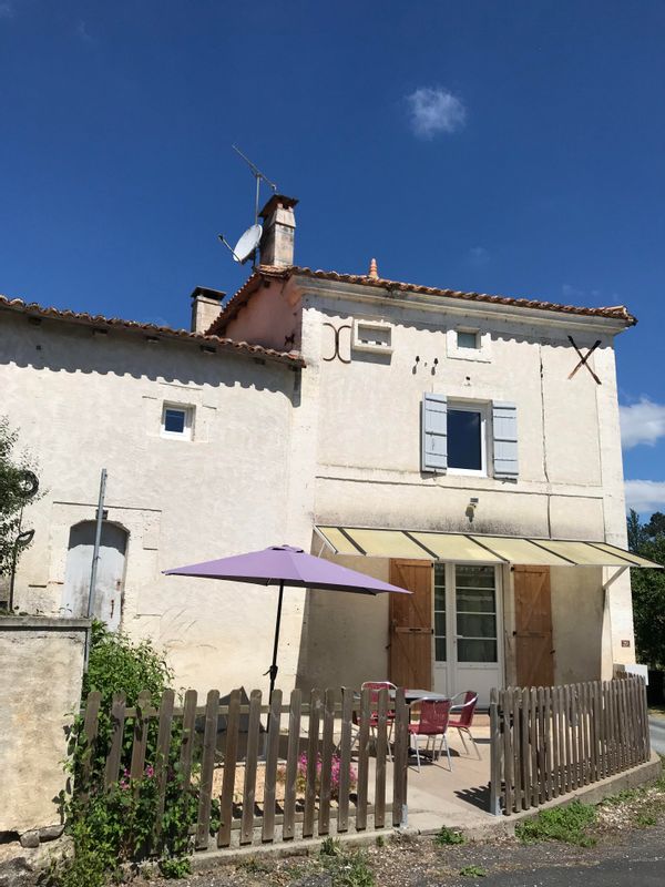 Maison charmante, située au coeur du Périgord Vert et proche de Brantôme.