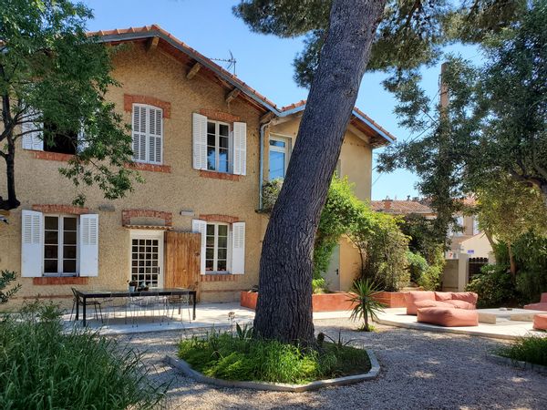 Charmante maison refaite par un architecte à Marseille proche de la mer et des parcs.