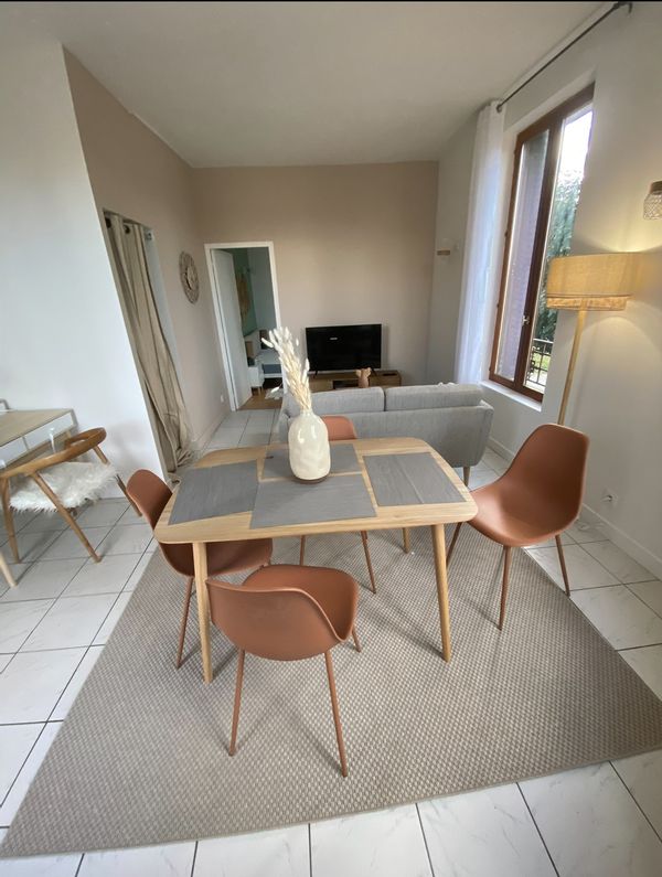 PARIS&CDG 2 pieces rénové et déco soignée + parking facile et gratuit