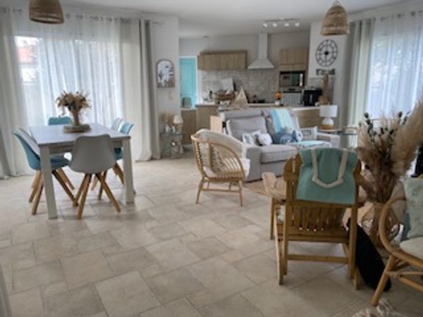 Maison de bord de mer très agréable , au coeur du village ostréicole des Boucholeurs.