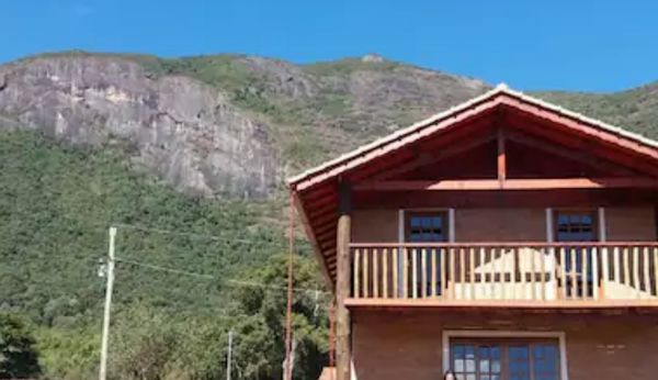 Vista cinematográfico do Pico do Papagaio