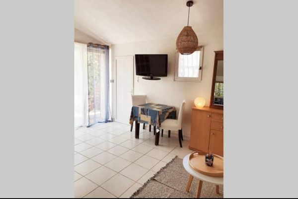 Charmant studio dans le golf de saint Tropez