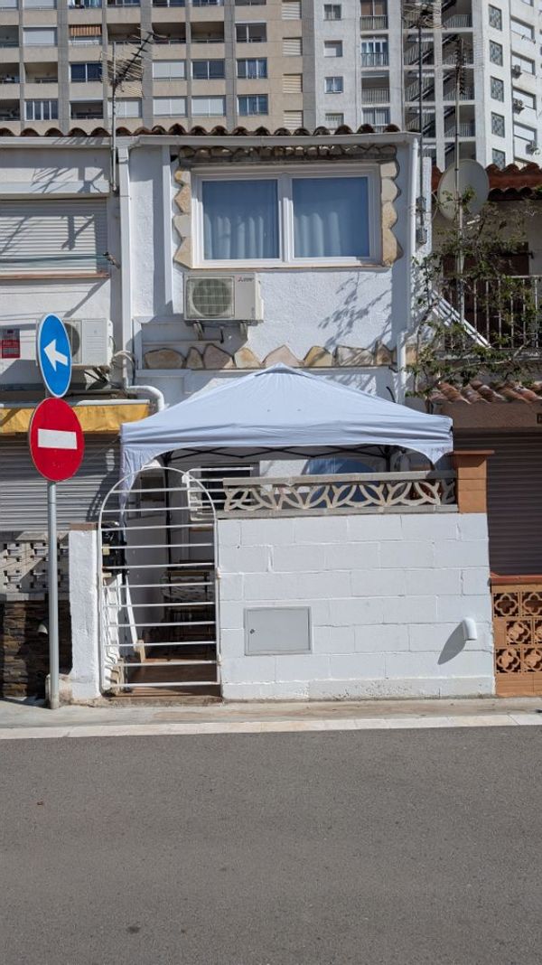La petite maison de Marta. A 5 minutes à pied de la plage. Proche des commerces et restaurants.