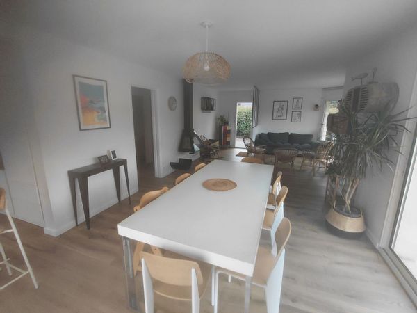 Notre maison est située à Beg Meil, à moins d'un kilomètre des plages, dans un quartier calme.