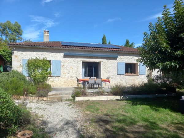 Grande maison à la campagne dans le sud-ouest au coeur d'un grand jardin arboré