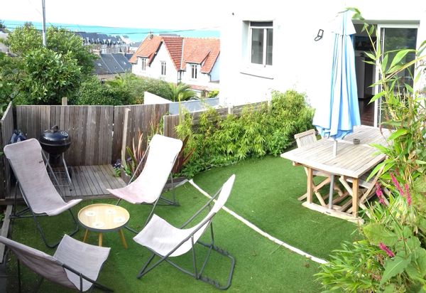 Bel appartement avec vue sur mer et grande terrasse.