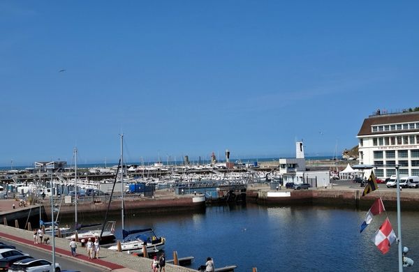PORT et mer en vue. Proche d'Etretat., appartement avec Vue imprenable sur port et mer.